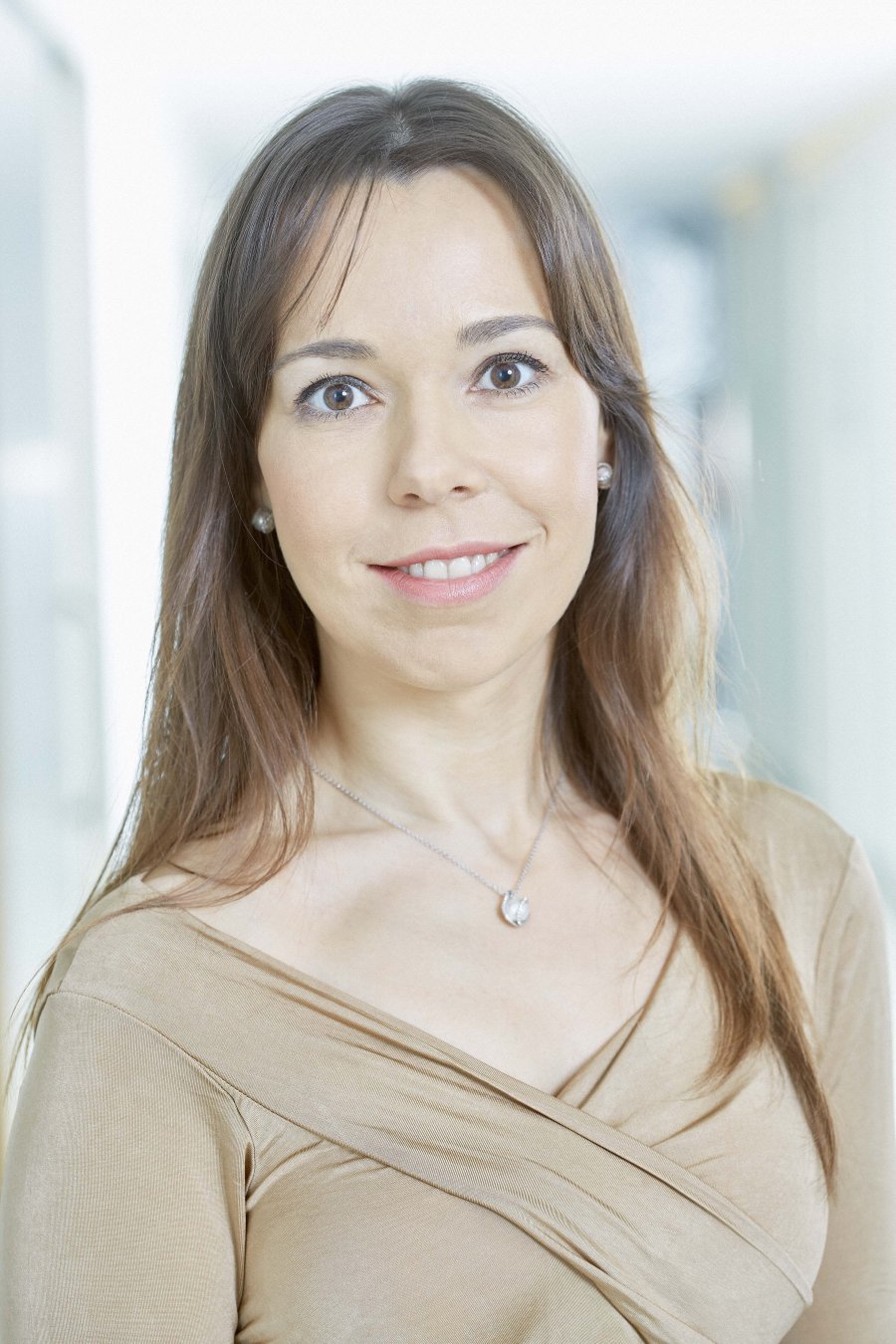Dr. Lucia Mansfeldová